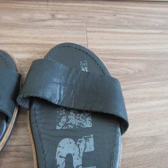 SOREL Ella Leather Slip On Cross Over Strap Sandals in Black - Size US 7 - Picture 6 of 12